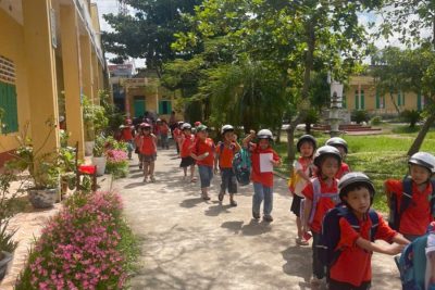 TRAO TẶNG MŨ BẢO HIỂM – LAN TOẢ YÊU THƯƠNG